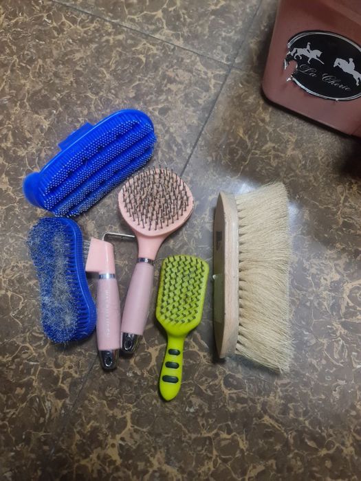 Набор щёток для лошадей