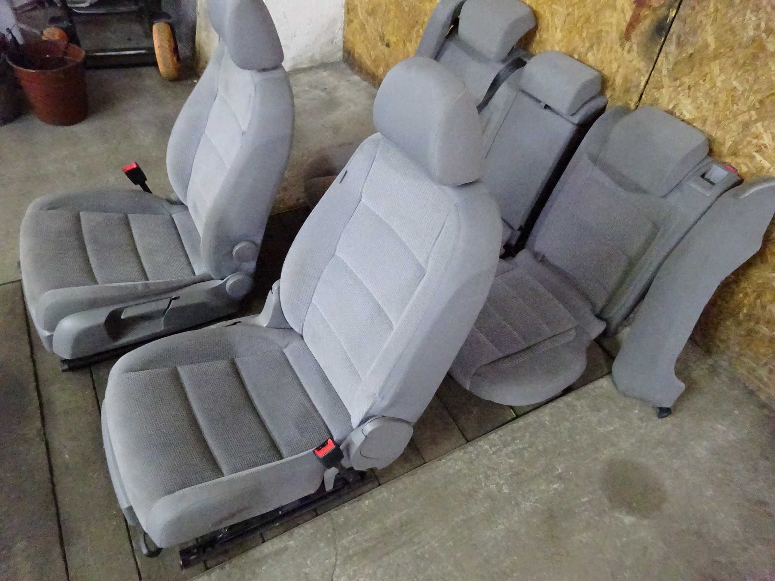 Fotel fotele kierowcy pasażera kanapa + boczki drzwi Vw Golf 5 V Kombi