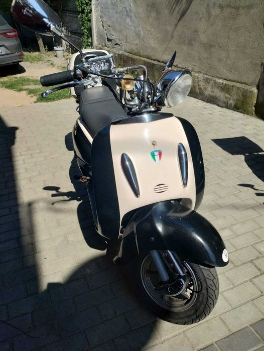 Skuter retro moderna Italy Vespa 50cc