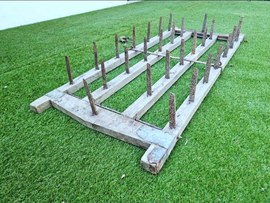 Grade em madeira - antiga