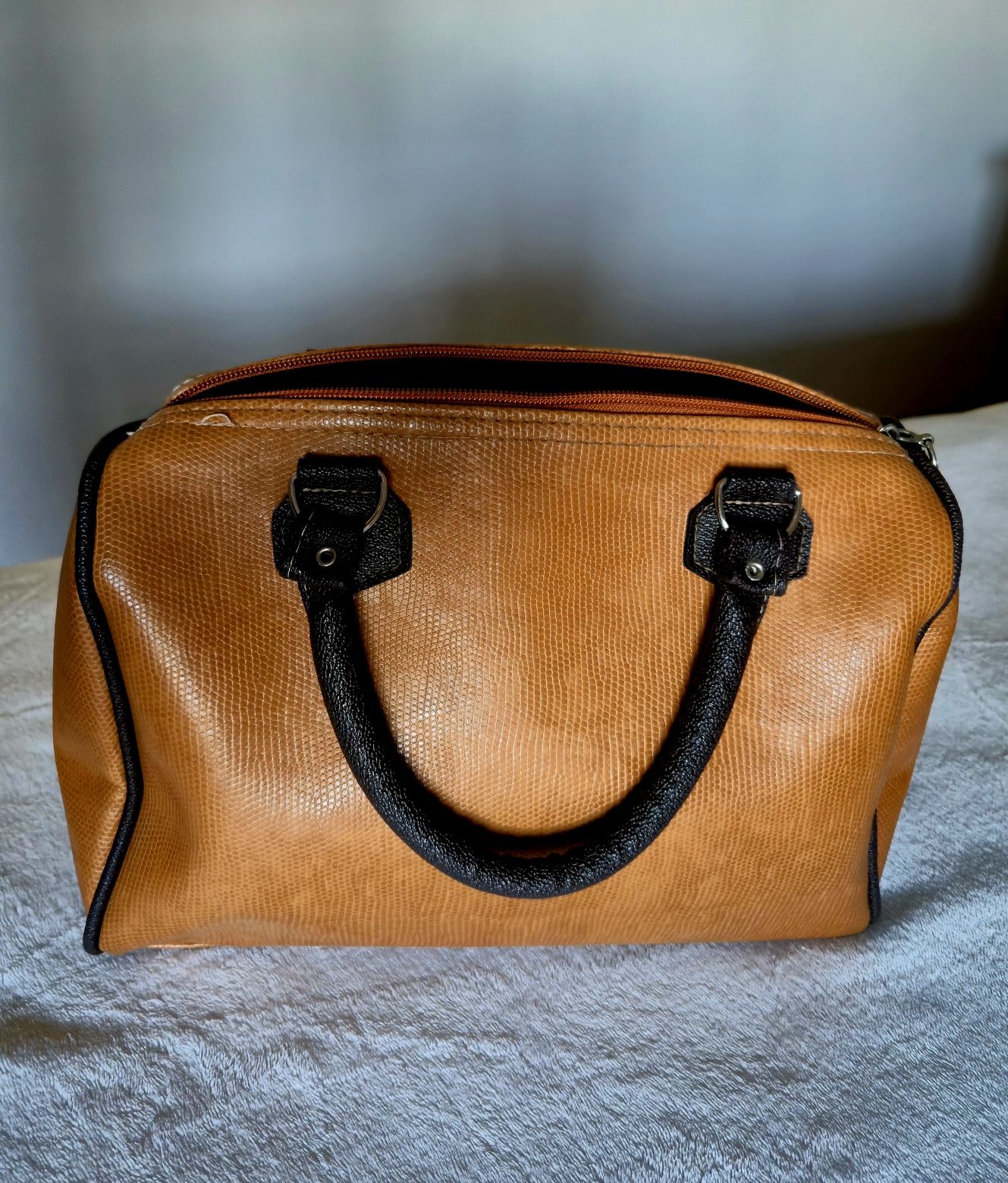 Mala médio porte camel