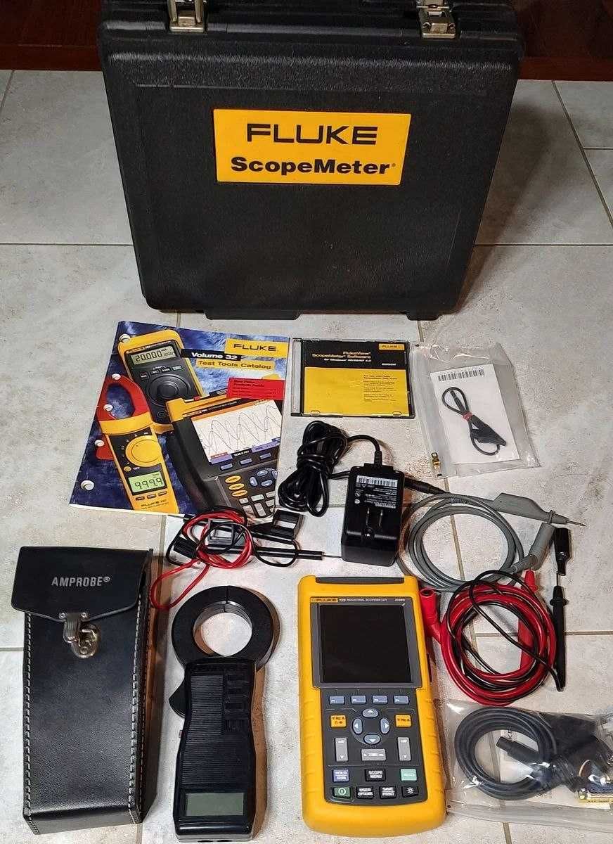 Oscyloskop przemysłowy Fluke 123 20 MHz z akcesoriami
