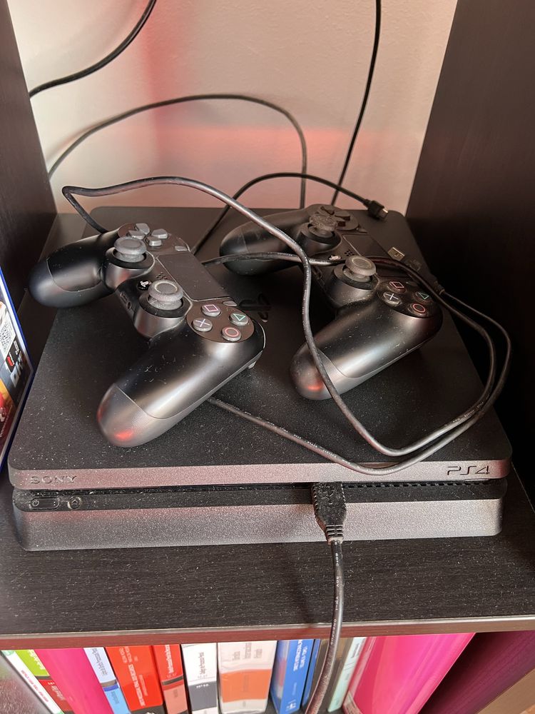 Playstation 4 + Volante e pedais Thrustmaster 150 com suporte e jogos