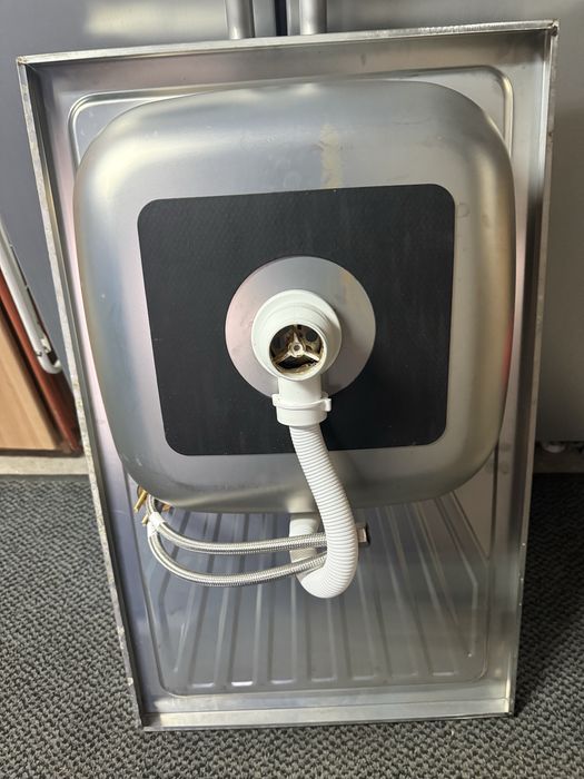 Zlewozmywak z ociekaczem i bateria w zestawie