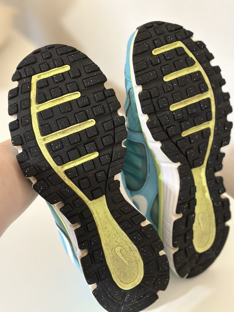 Кросівки Nike жіночі