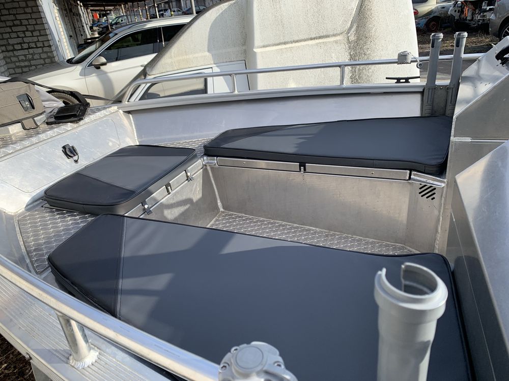 Мягкости , сидения , салон в лодку катер  UMS 545 DС