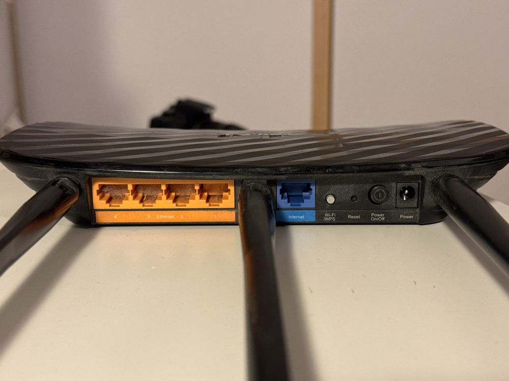 Tp-link ac900 dual band wifi (2.4 & 5 Ghz) Gigabit ports!
