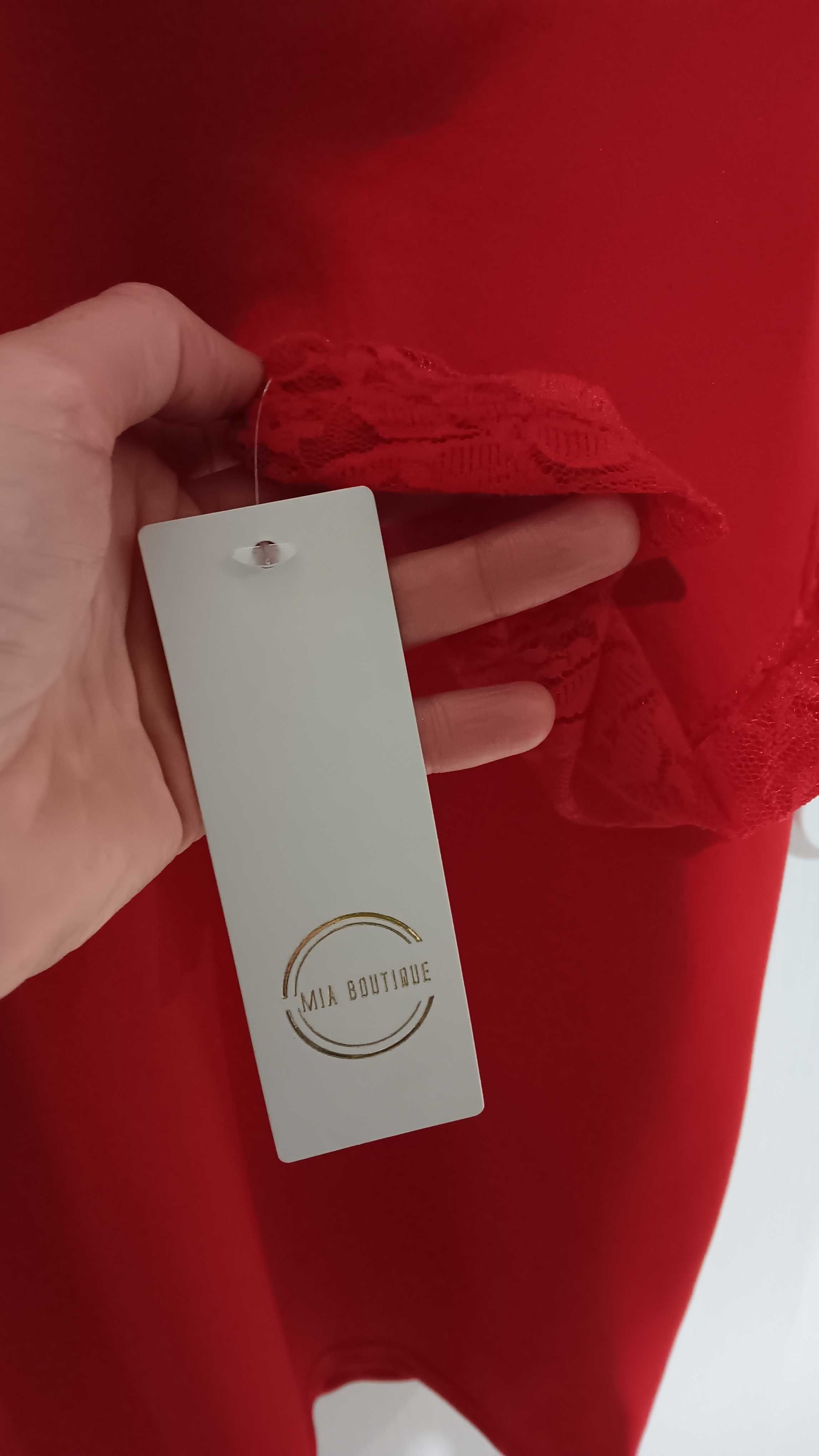 Vestido vermelho com renda