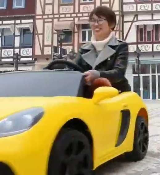 Auto na akumulator Porsche Perfecta  24V Żółty do 130 kg do 19km/h