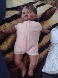 Hiszpańska lalka typu bobas ciemnoskora