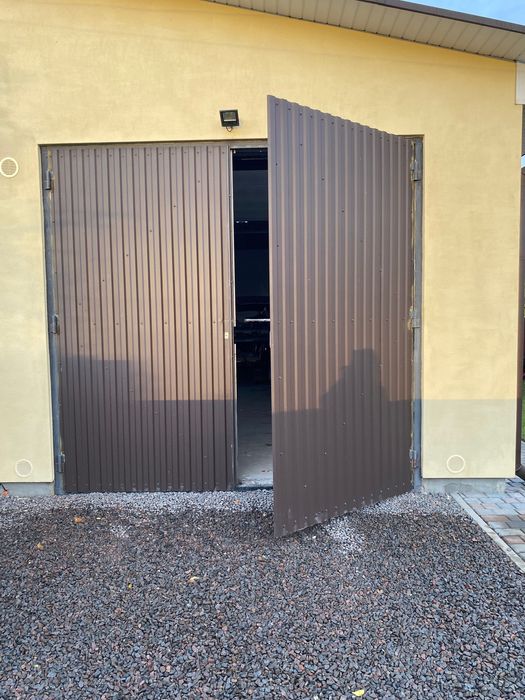 Ворота гаражні ( матеріал - бляха)