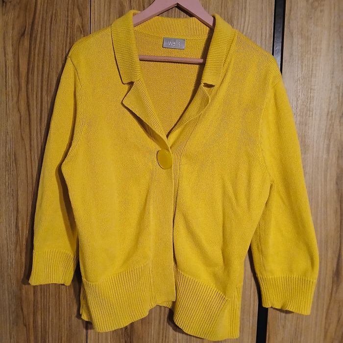 Sweter żółty,  Wallis