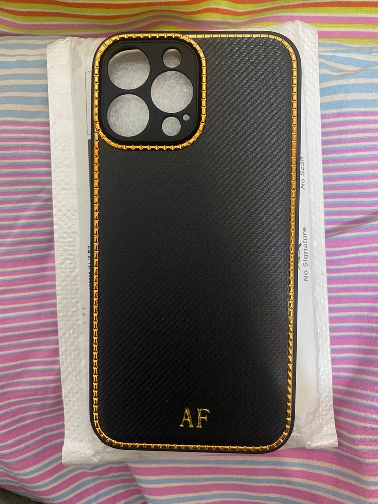 Capa iPhone 13 preta e dourada