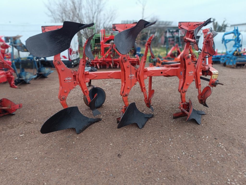 Pług obrotowy Kuhn Master100/120