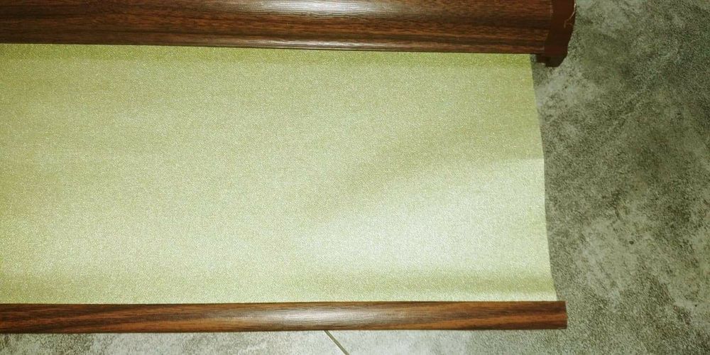 Rolety Besta  w obudowie aluminiowej i kolorze Orzechu