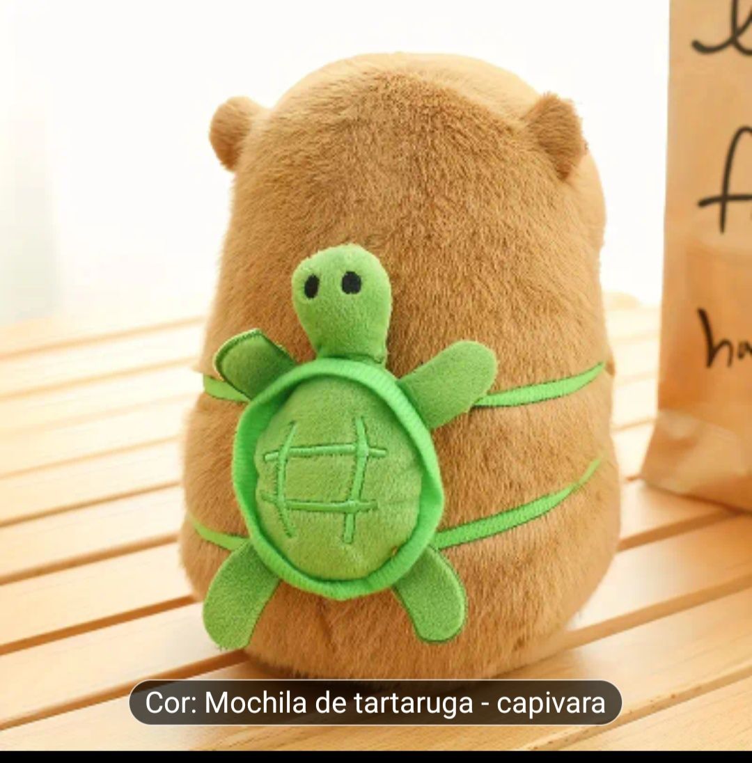 Peluche Capivara com mochila