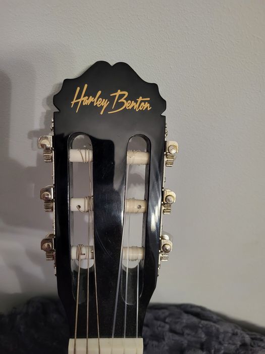 Harley Benton CG200‑BKczarna klasyczna gitara 4/4