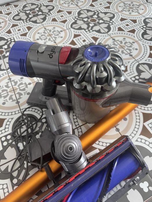 Ручний пилосос Dyson v8