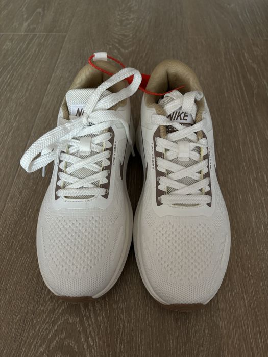 Кросівки жіночі Nike