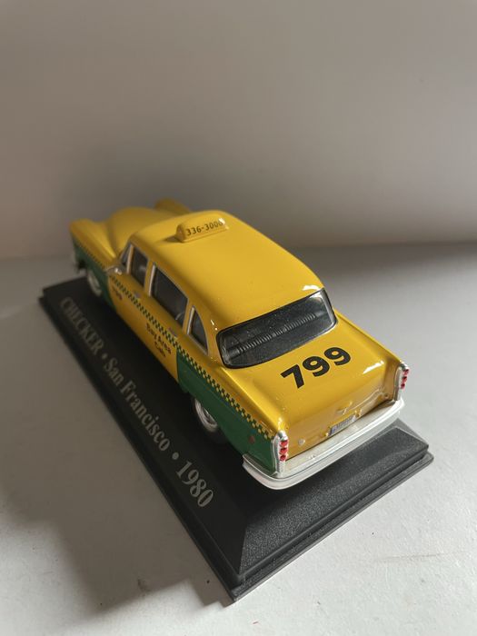 Miniatura Táxi americano 1:43