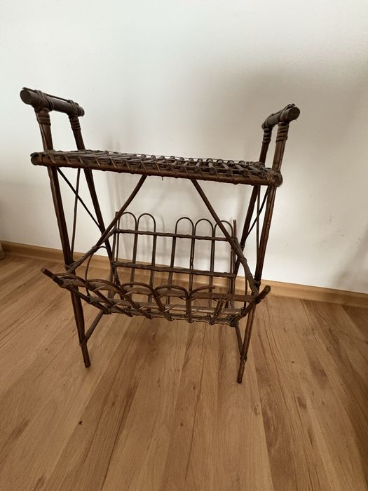 Stojak na gazety drewniany