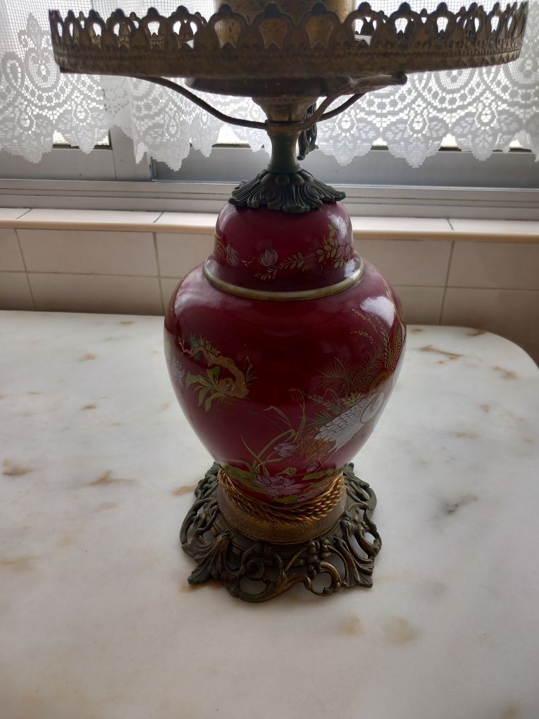 Candeiro em porcelana e vidro antigo