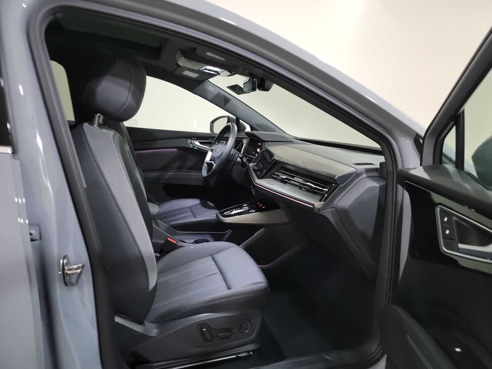 Продам Audi Q4 e-tron Premium Plus 2022 року