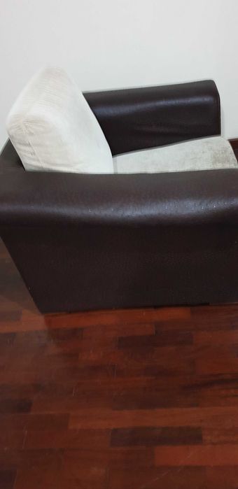 vendo sofá em bom estado em pele