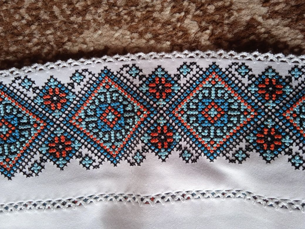 Вишитий комплект