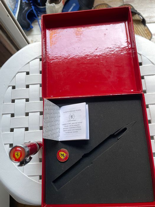 FERRARI LIMITED EDITION BALLPOINT PEN PIN SET 2002 F1 WORLD CHAMPION
