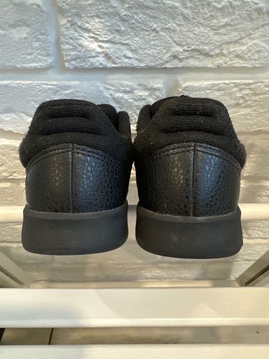 Кроссовки Adidas для мальчика . Размер 30,5. В отличном состоянии