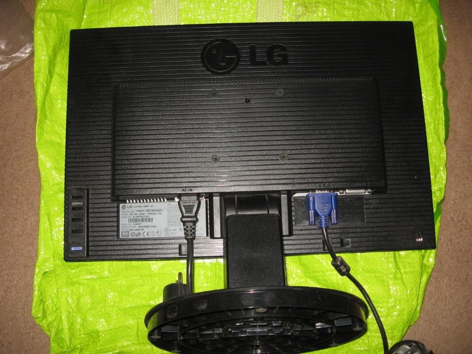 Продаю!Монитор компьютерный марка LG wide 19дюймов исправные состояние