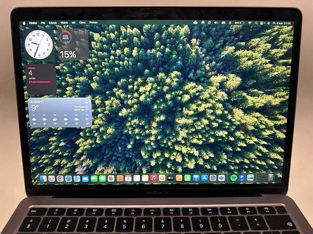 MacBook air Model: A2179 z 2020 roku – bardzo dobry stan