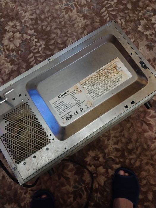 Продам микроволновку с грилем и конвекцией под ремонт или на З/Ч