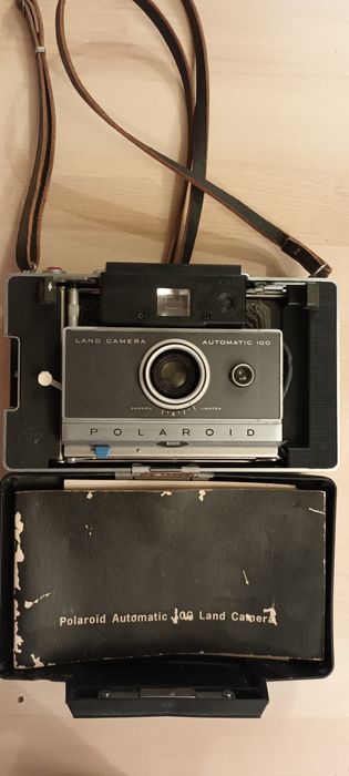 Polaroid Automatic 100 Land Camera