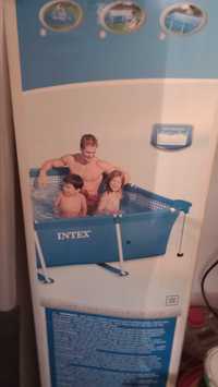 Vende-se piscina Intex