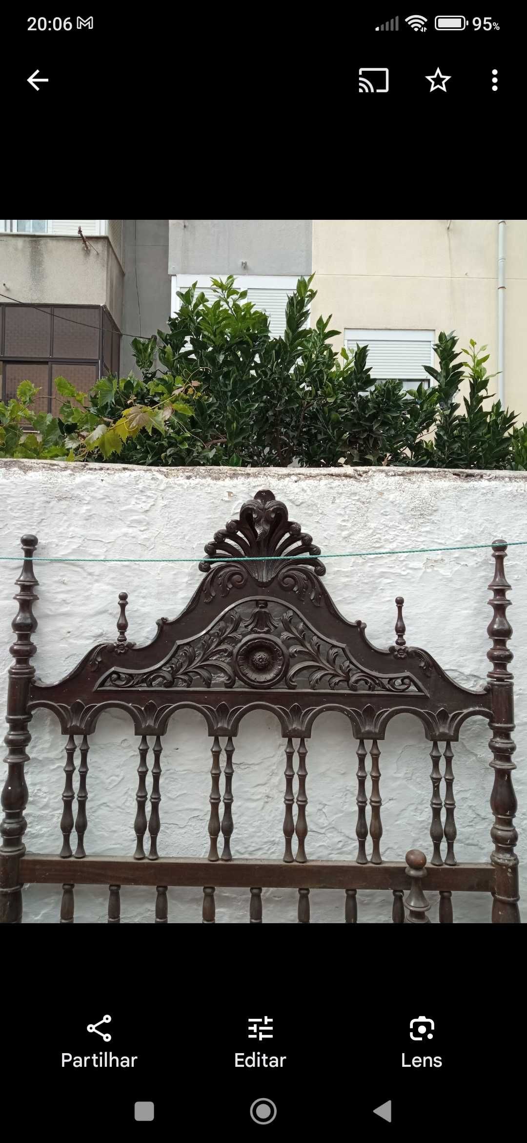 Cama casal trabalhada mogno estilo Séc XIX
