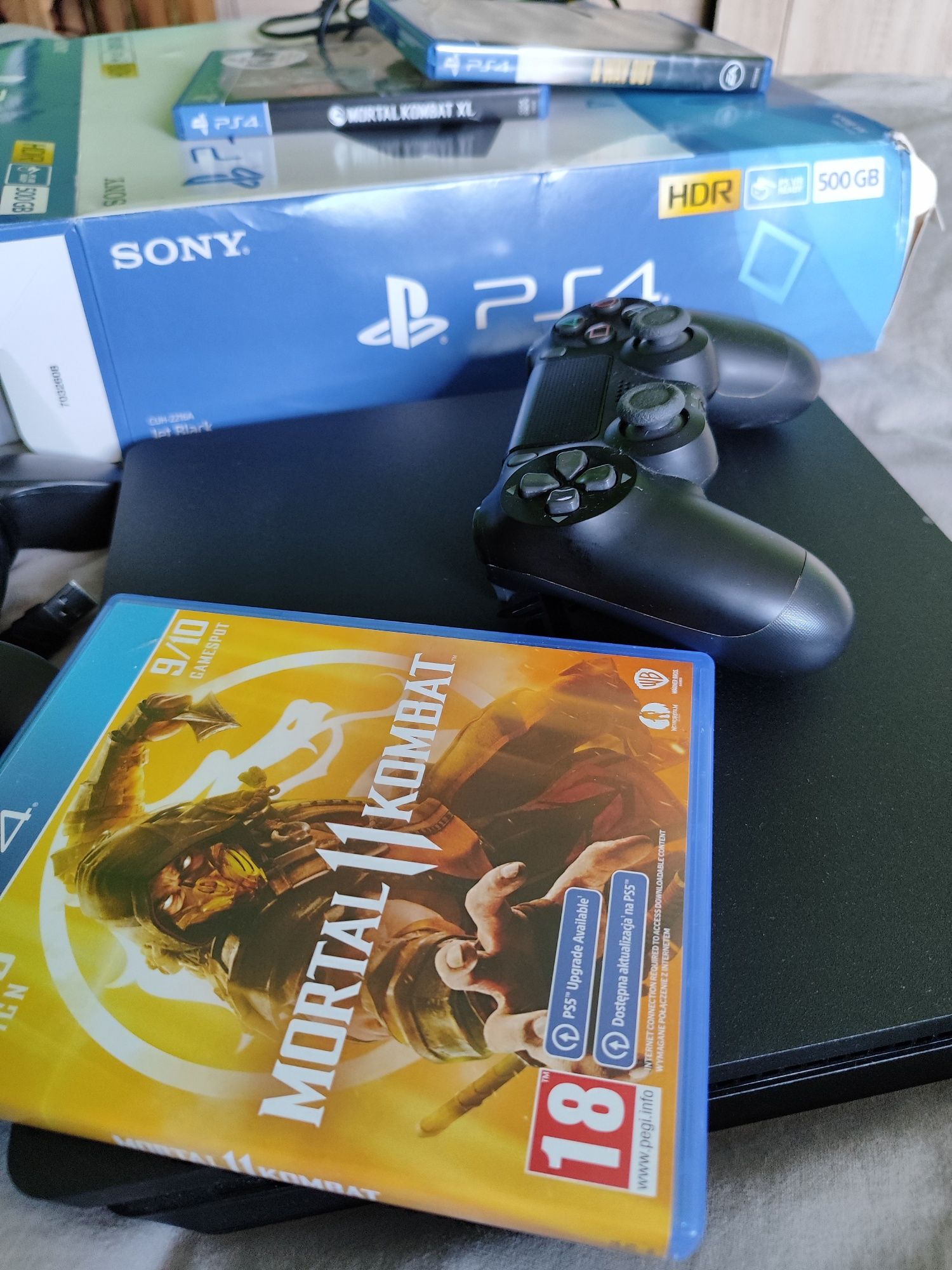 Konsola PS4 500 GB + pad i gry