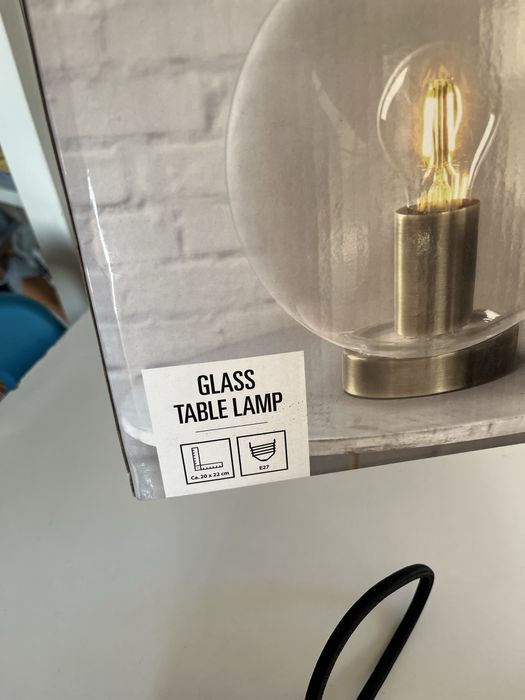 Szklana nowoczesna lampa stołowa