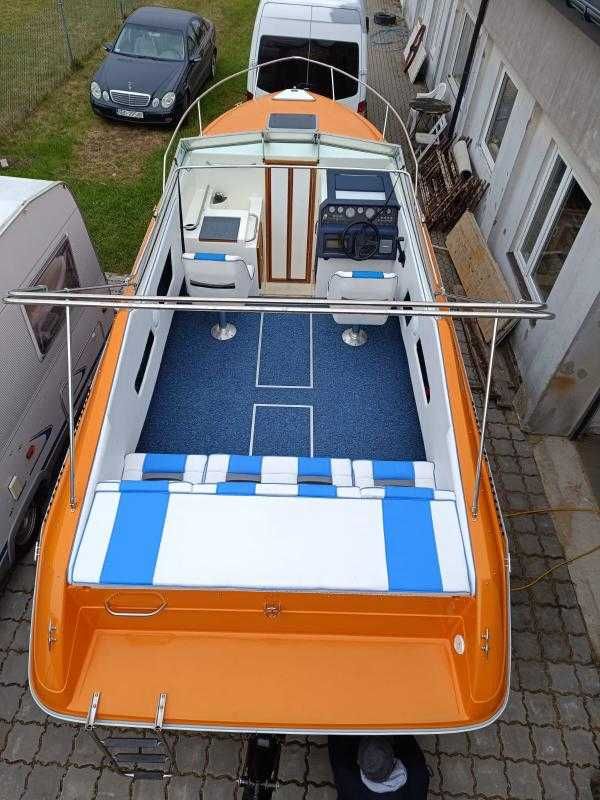 Łódź motorowa Sea Ray 220 OV
