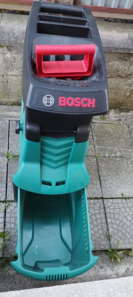 Садовий подрібнювач Bosch AXT 25 D