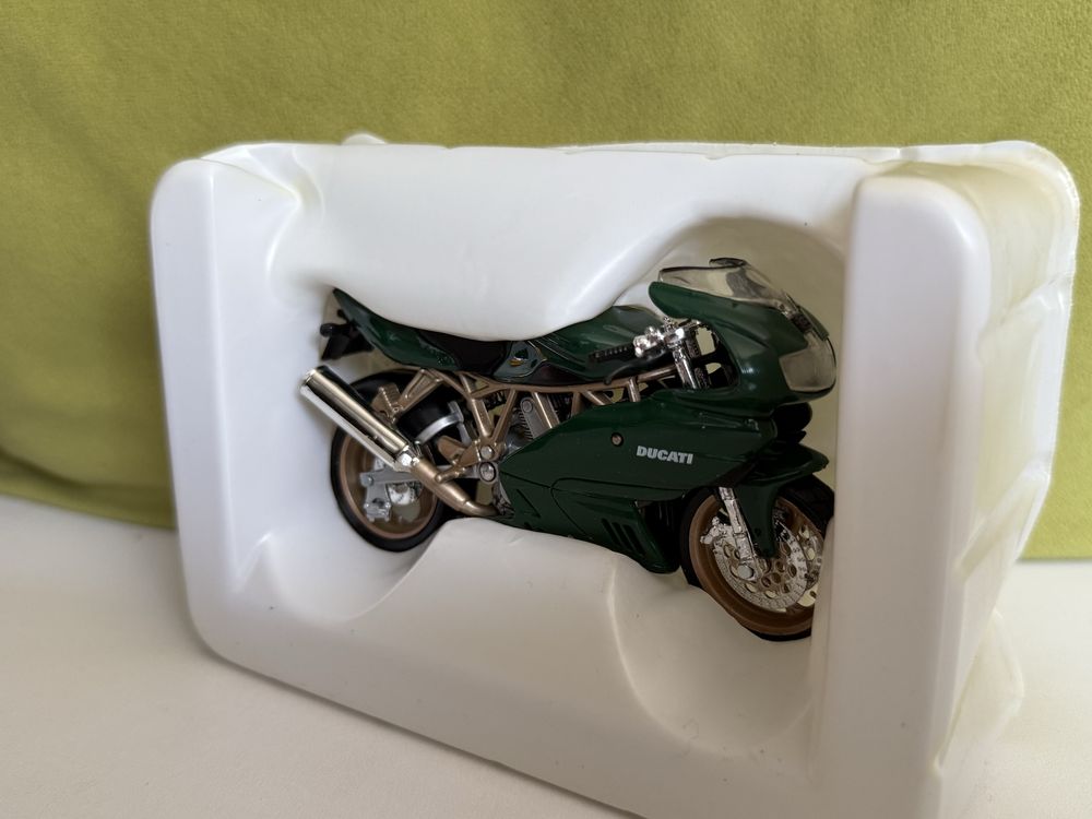 Model Ducati Supersport 1:18