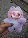 Labubu lafufu seria Big into energy kolor Luck fioletowy