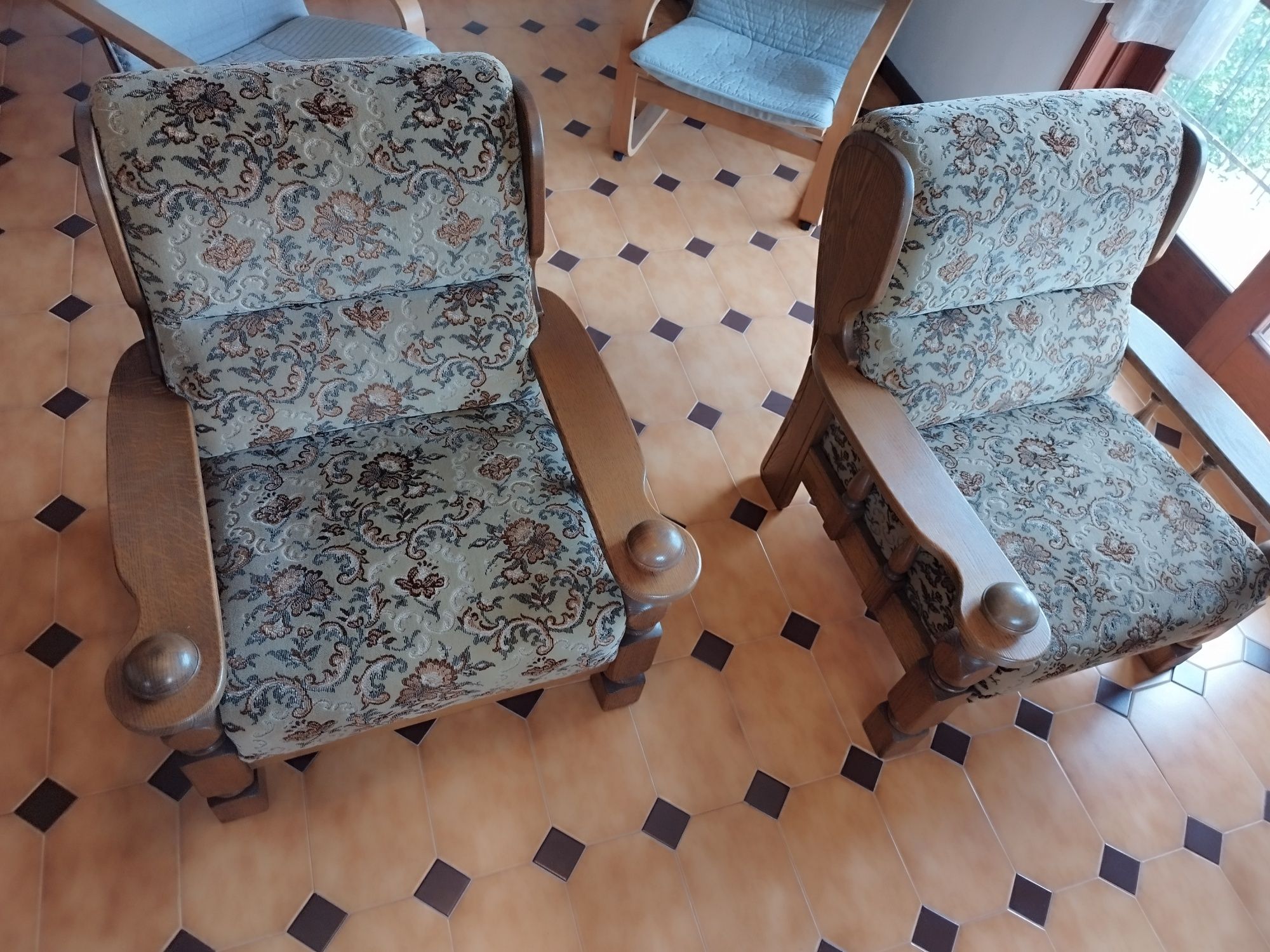 Conjunto Sofás e Mesa Extensível