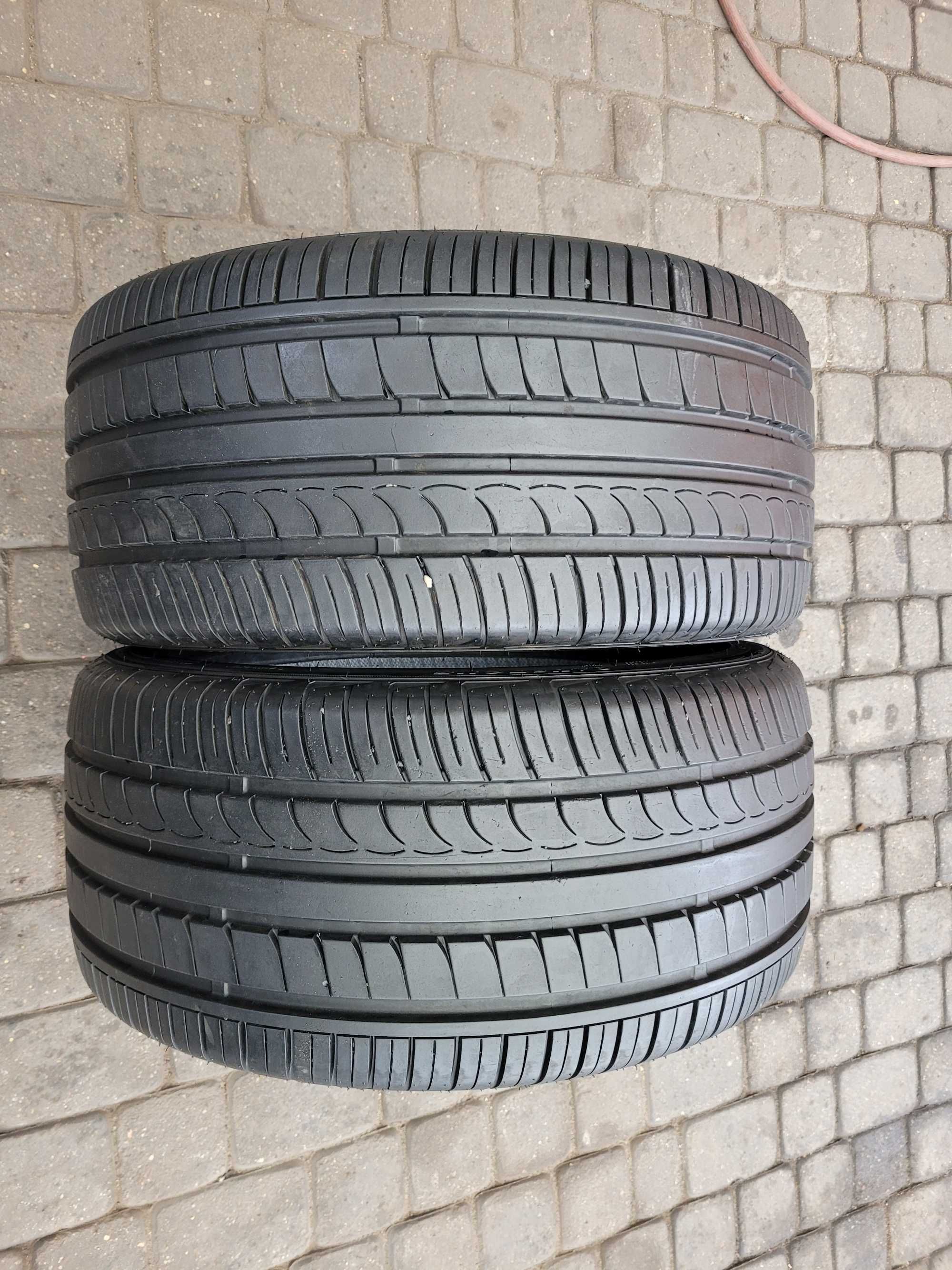 245 / 40  ZR  17     Austone