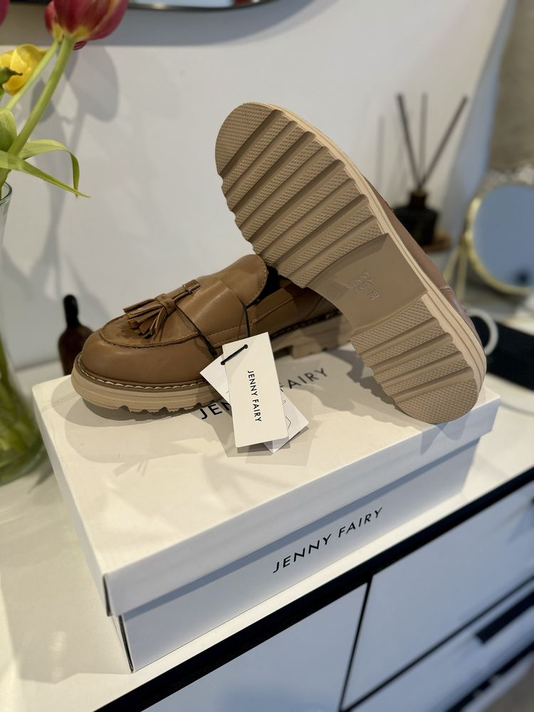 Nowe loafersy skórzane, 38