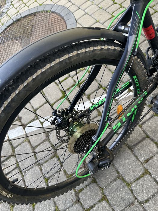 Sprzedam rower górski *Storm* w prawie nowym stanie.