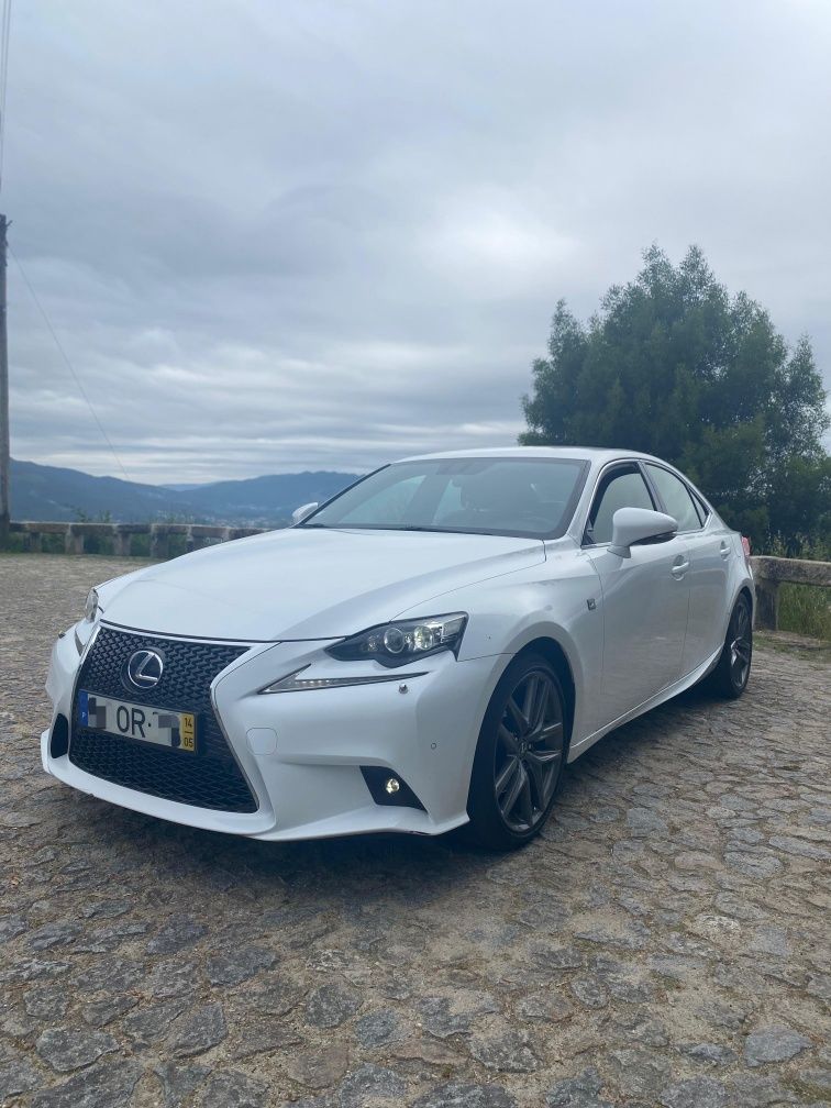 Lexus IS 300h F SPORT