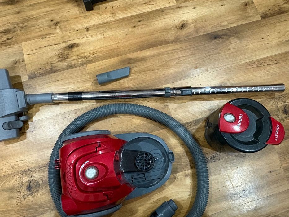 Продам пилосос Scarlett 1600W