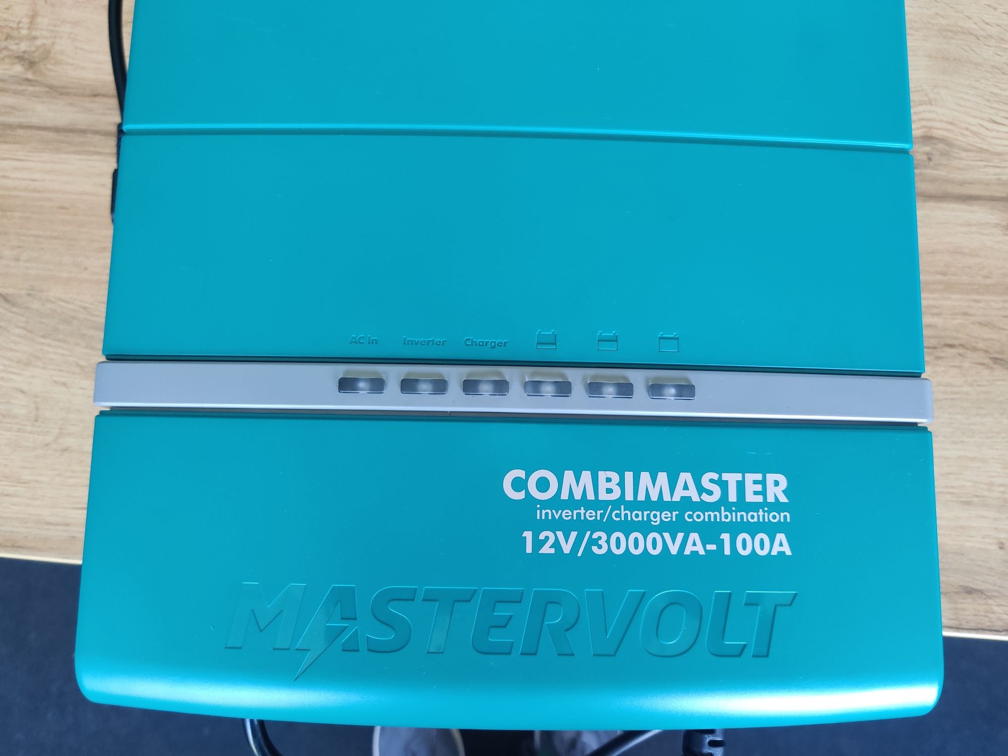 ТОП інвертор - чарджер Mastervolt Combimaster 12/3000 - 100А зарядка